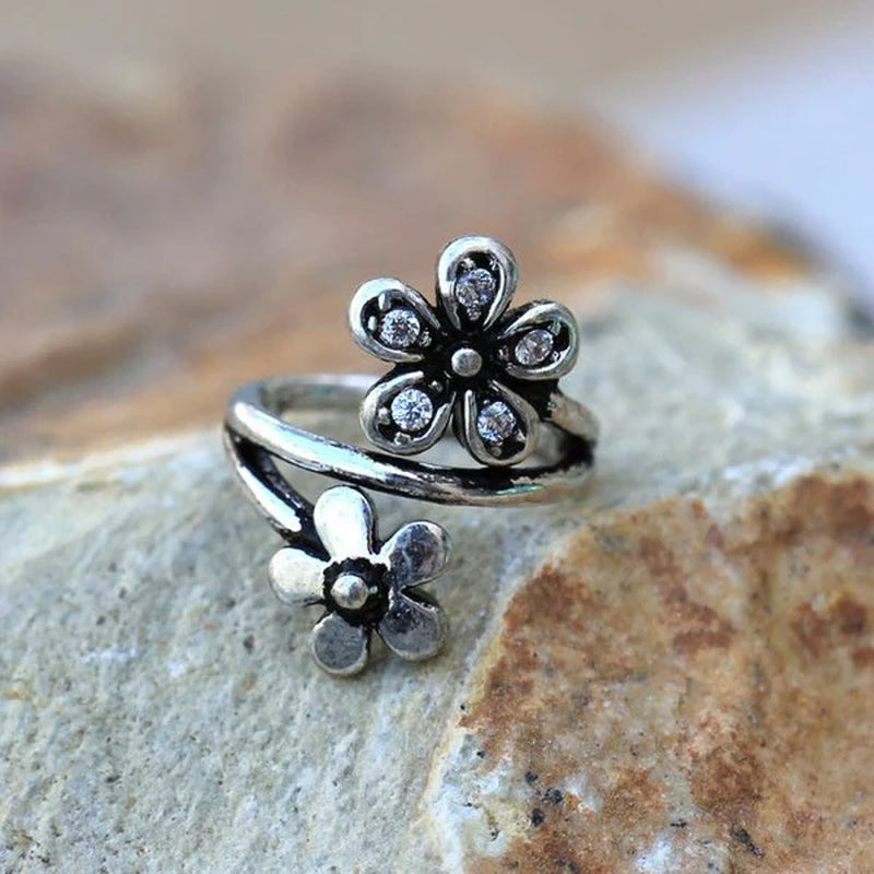 Twist Style Flower Seamless Ring